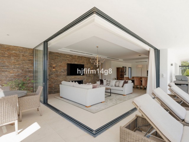 Villa avec 5 Chambres  à San Pedro de Alcántara