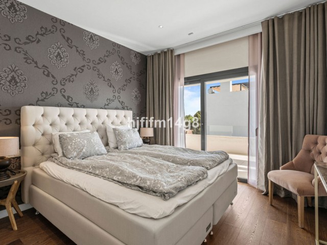 Villa avec 5 Chambres  à San Pedro de Alcántara