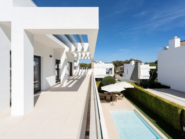 Villa avec 5 Chambres  à San Pedro de Alcántara