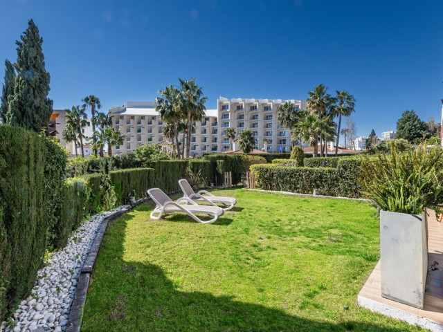 Adosado con 4 Dormitorios  en Benalmadena