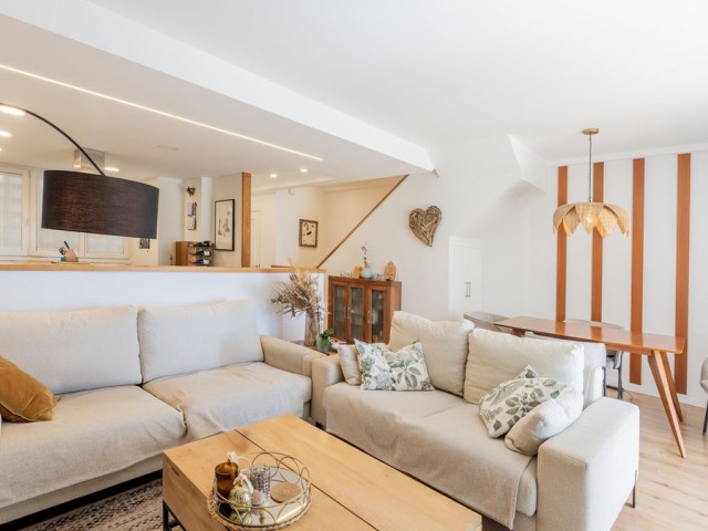 Adosado con 4 Dormitorios  en Benalmadena