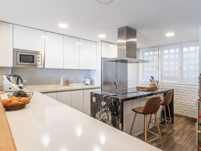 Adosado con 4 Dormitorios  en Benalmadena