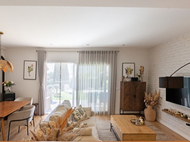 Adosado con 4 Dormitorios  en Benalmadena