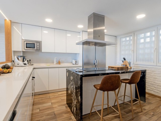 Adosado con 4 Dormitorios  en Benalmadena