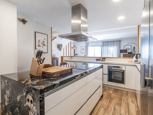 Adosado con 4 Dormitorios  en Benalmadena