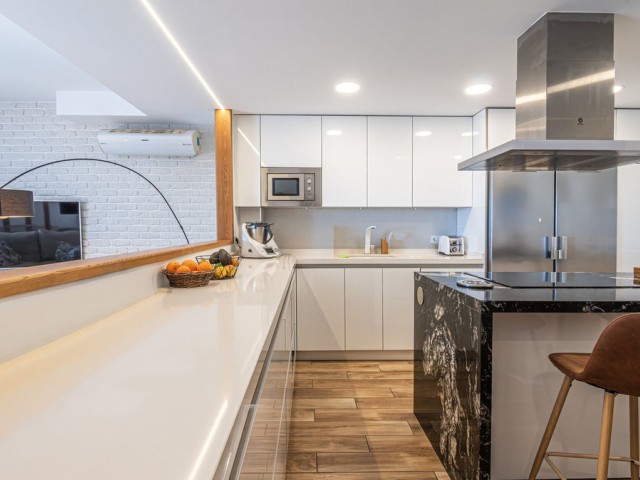 Adosado con 4 Dormitorios  en Benalmadena