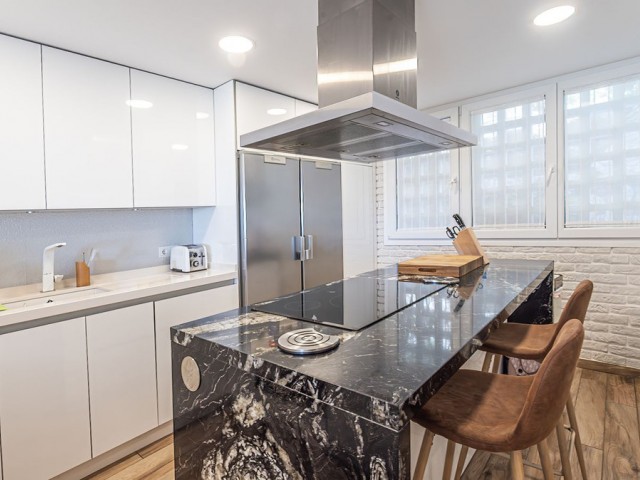 Adosado con 4 Dormitorios  en Benalmadena