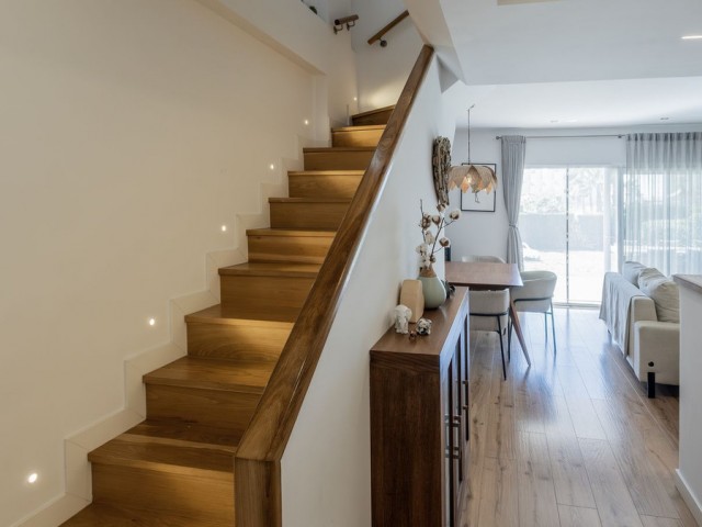 Adosado con 4 Dormitorios  en Benalmadena