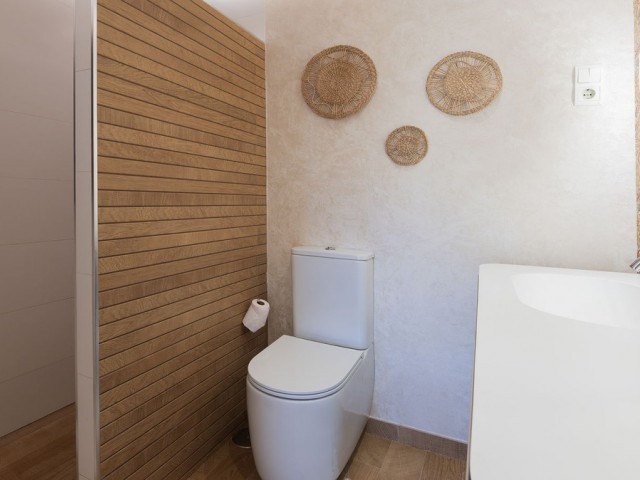 Adosado con 4 Dormitorios  en Benalmadena