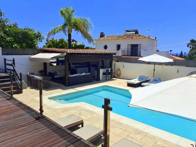 6 Bedrooms Villa in Marbella