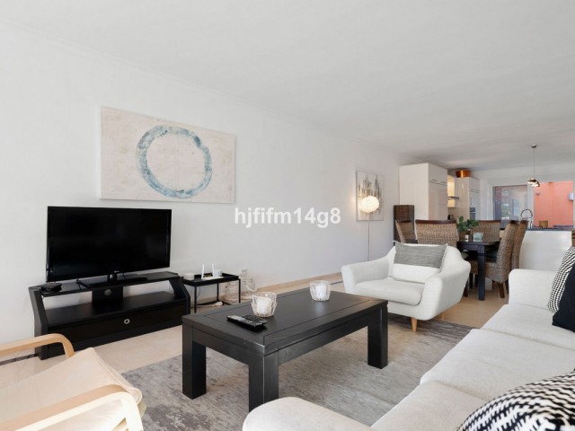 4 Bedrooms Apartment in Nueva Andalucía