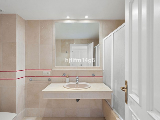 4 Bedrooms Apartment in Nueva Andalucía