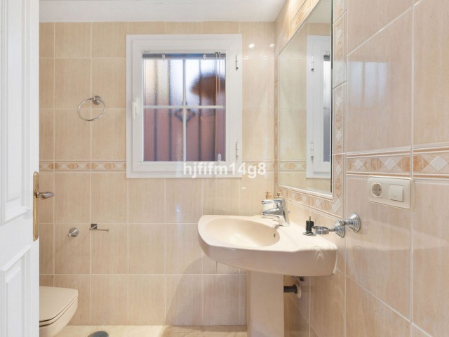 4 Bedrooms Apartment in Nueva Andalucía