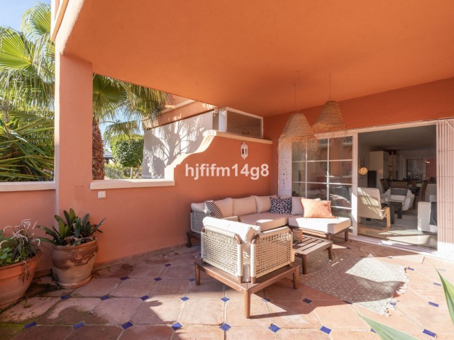 4 Bedrooms Apartment in Nueva Andalucía