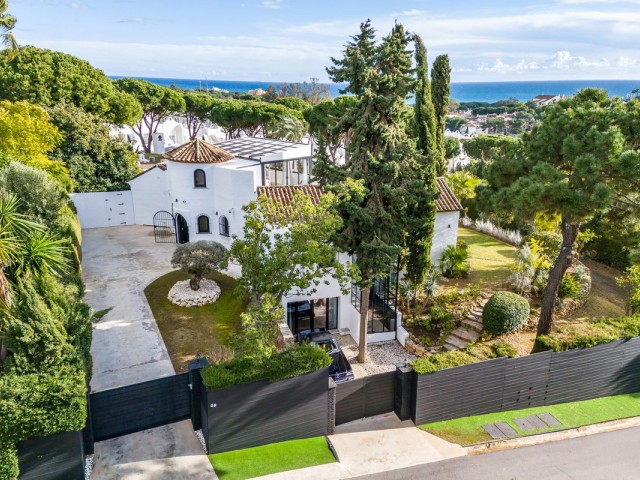 5 Bedrooms Villa in Marbella