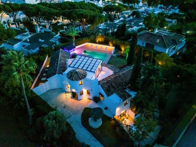 5 Bedrooms Villa in Marbella