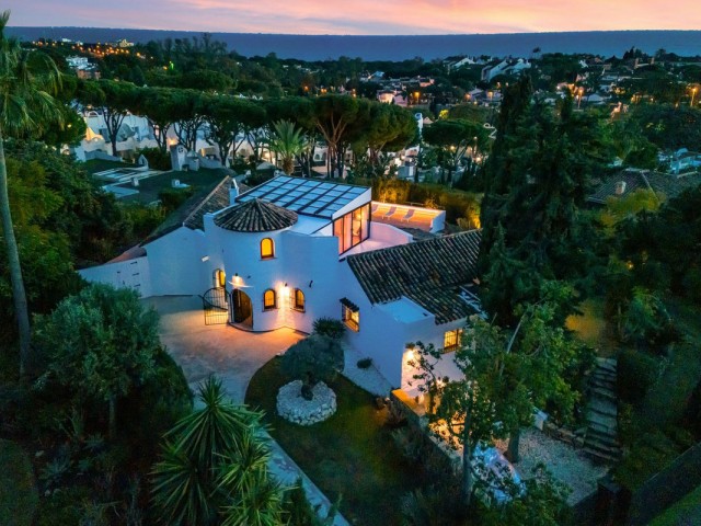 5 Bedrooms Villa in Marbella