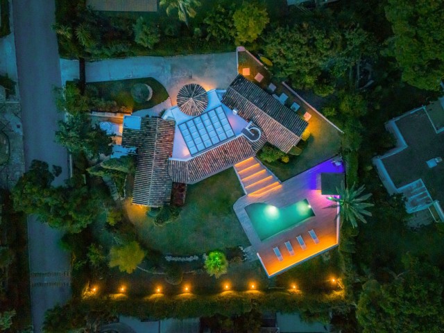 5 Bedrooms Villa in Marbella