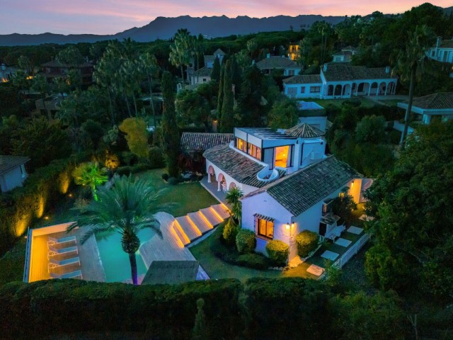 5 Bedrooms Villa in Marbella