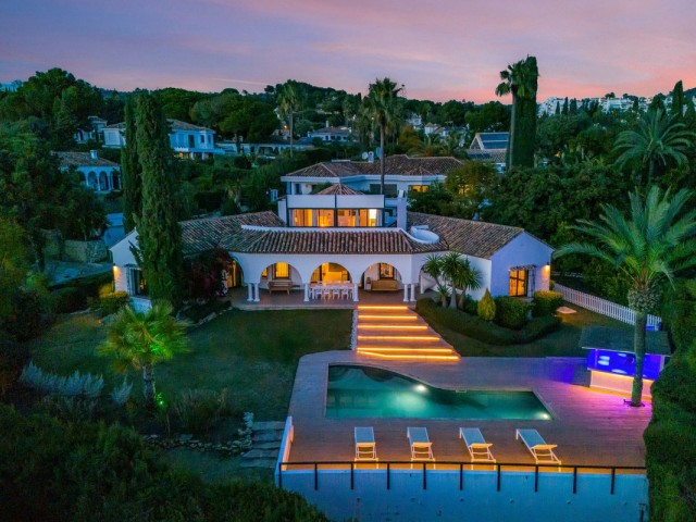 5 Bedrooms Villa in Marbella