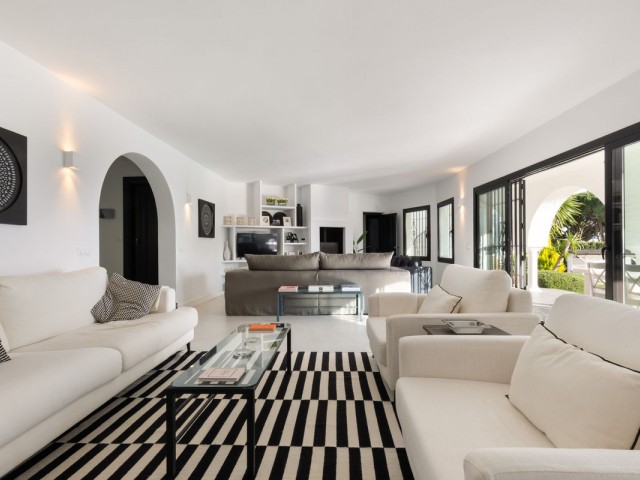 5 Bedrooms Villa in Marbella