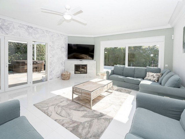 6 Bedrooms Villa in Benalmadena