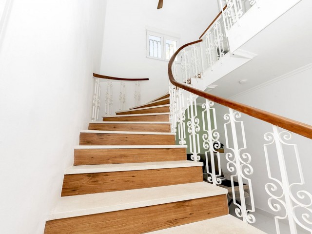 Villa avec 6 Chambres  à Benalmadena
