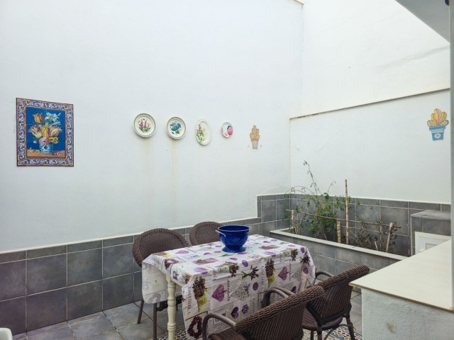 2 Bedrooms Villa in Lagos