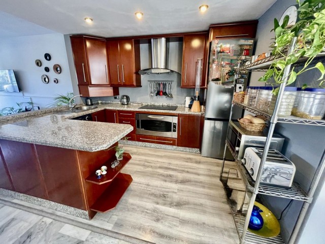 Adosado con 3 Dormitorios  en Benalmadena