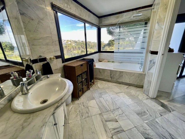 Adosado con 3 Dormitorios  en Benalmadena