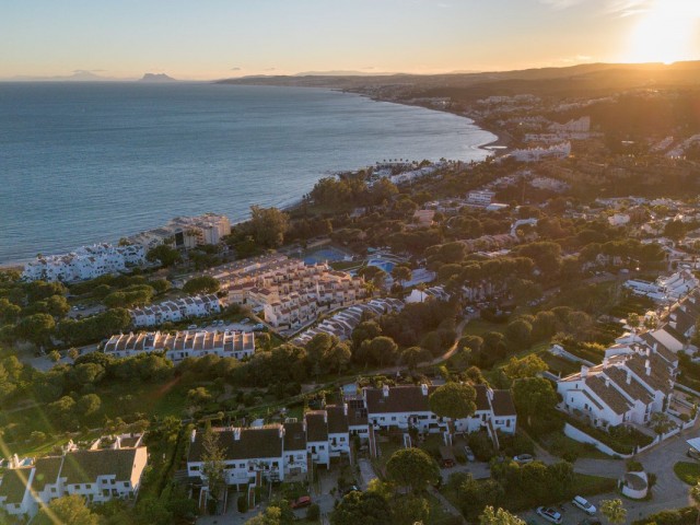 4 Bedrooms Townhouse in Estepona