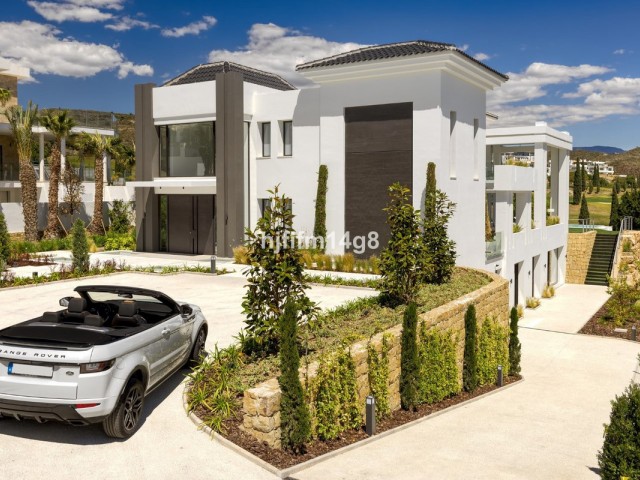 5 Slaapkamer Villa in Los Flamingos