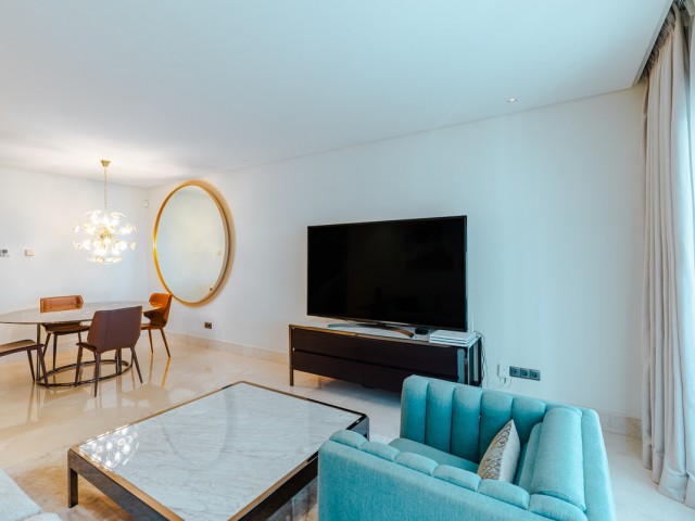 Apartamento con 3 Dormitorios  en Estepona