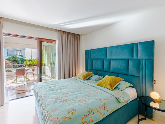 Apartamento con 3 Dormitorios  en Estepona