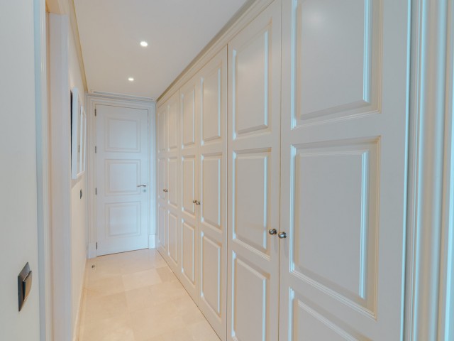 Apartamento con 3 Dormitorios  en Estepona