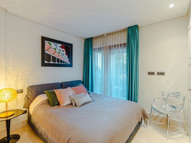 Apartamento con 3 Dormitorios  en Estepona