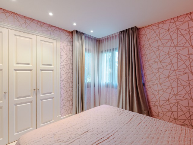 Apartamento con 3 Dormitorios  en Estepona