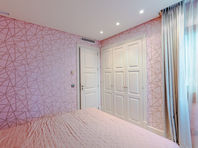 Apartamento con 3 Dormitorios  en Estepona