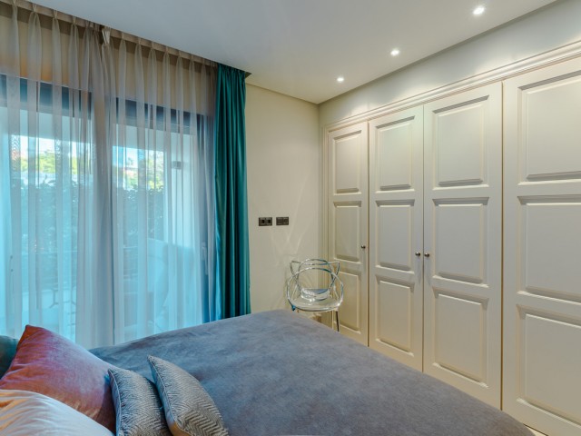 Apartamento con 3 Dormitorios  en Estepona