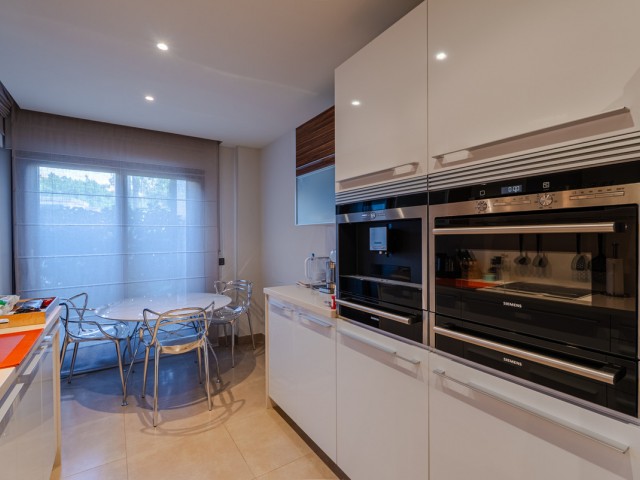 Apartamento con 3 Dormitorios  en Estepona