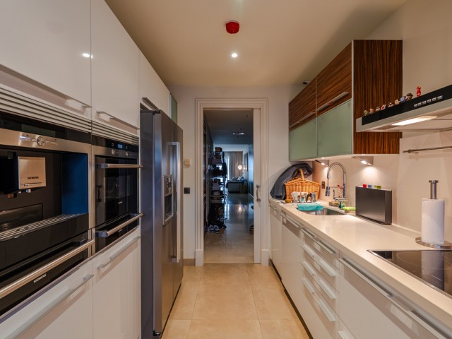 Apartamento con 3 Dormitorios  en Estepona