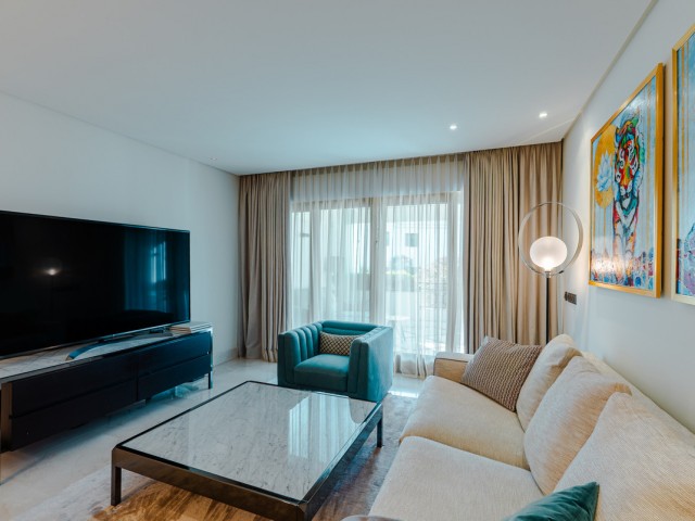 Apartamento con 3 Dormitorios  en Estepona