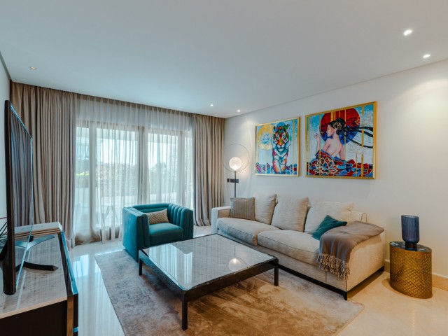 Apartamento con 3 Dormitorios  en Estepona