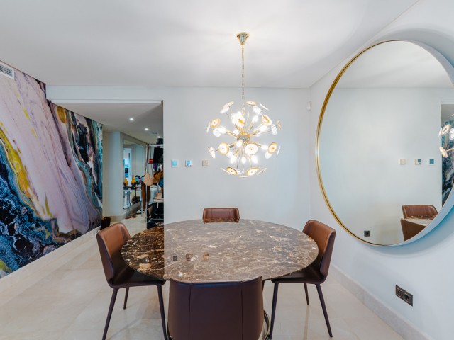 Apartamento con 3 Dormitorios  en Estepona