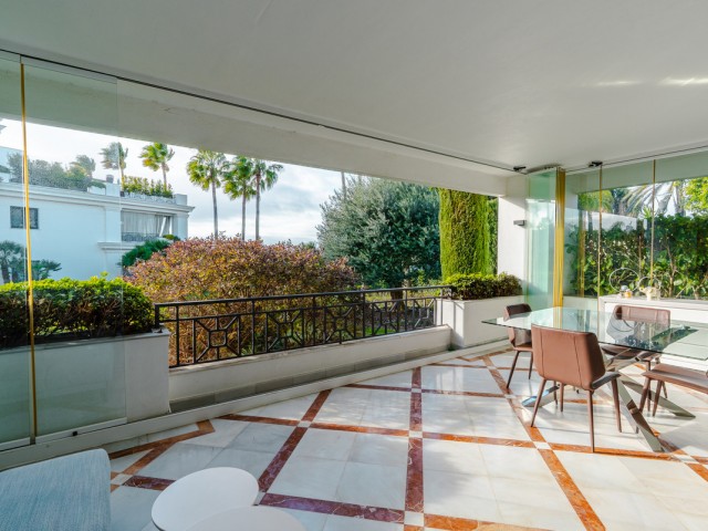 Apartamento con 3 Dormitorios  en Estepona