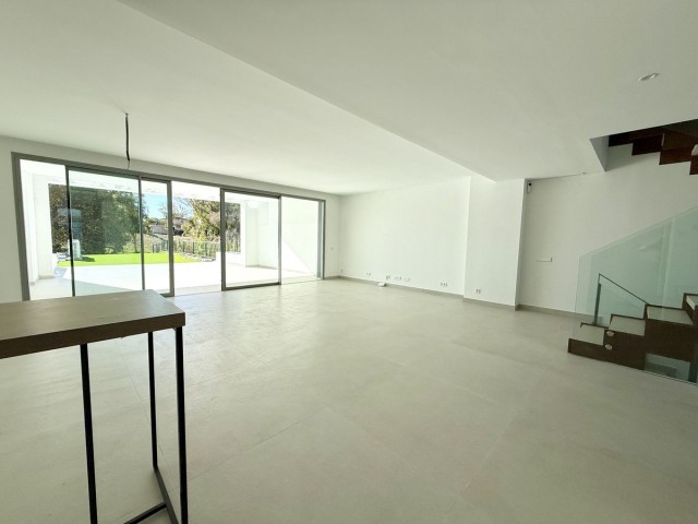 4 Bedrooms Townhouse in San Pedro de Alcántara