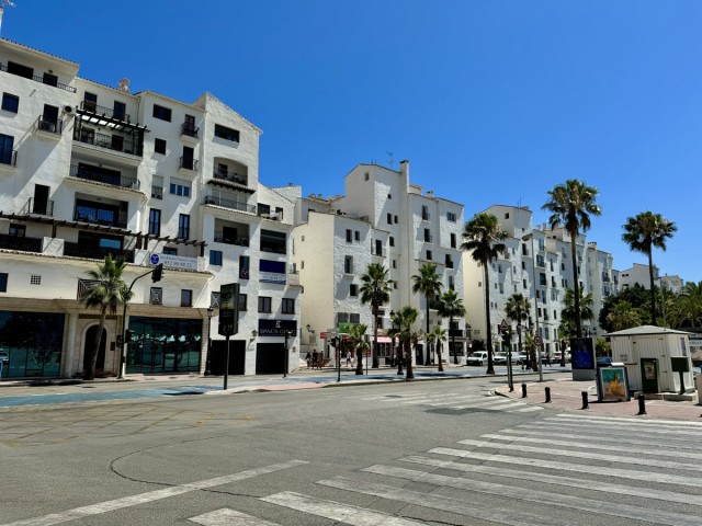 Comercial con 0 Dormitorios  en Puerto Banús