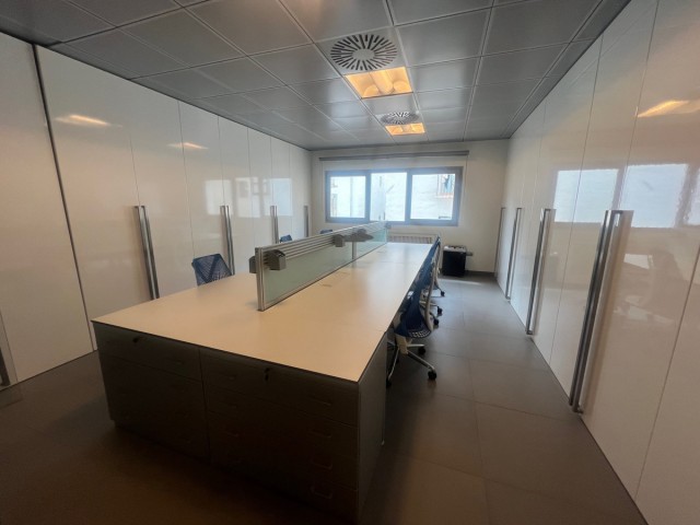 Comercial con 0 Dormitorios  en Puerto Banús