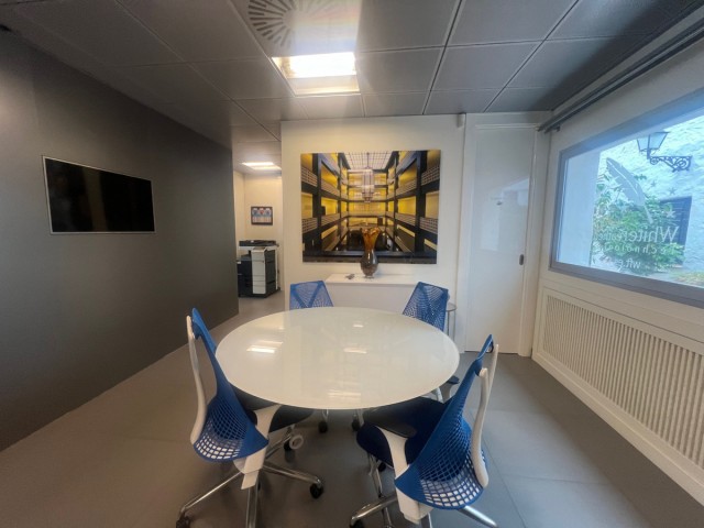 Comercial con 0 Dormitorios  en Puerto Banús