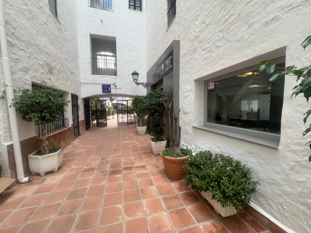 Comercial con 0 Dormitorios  en Puerto Banús